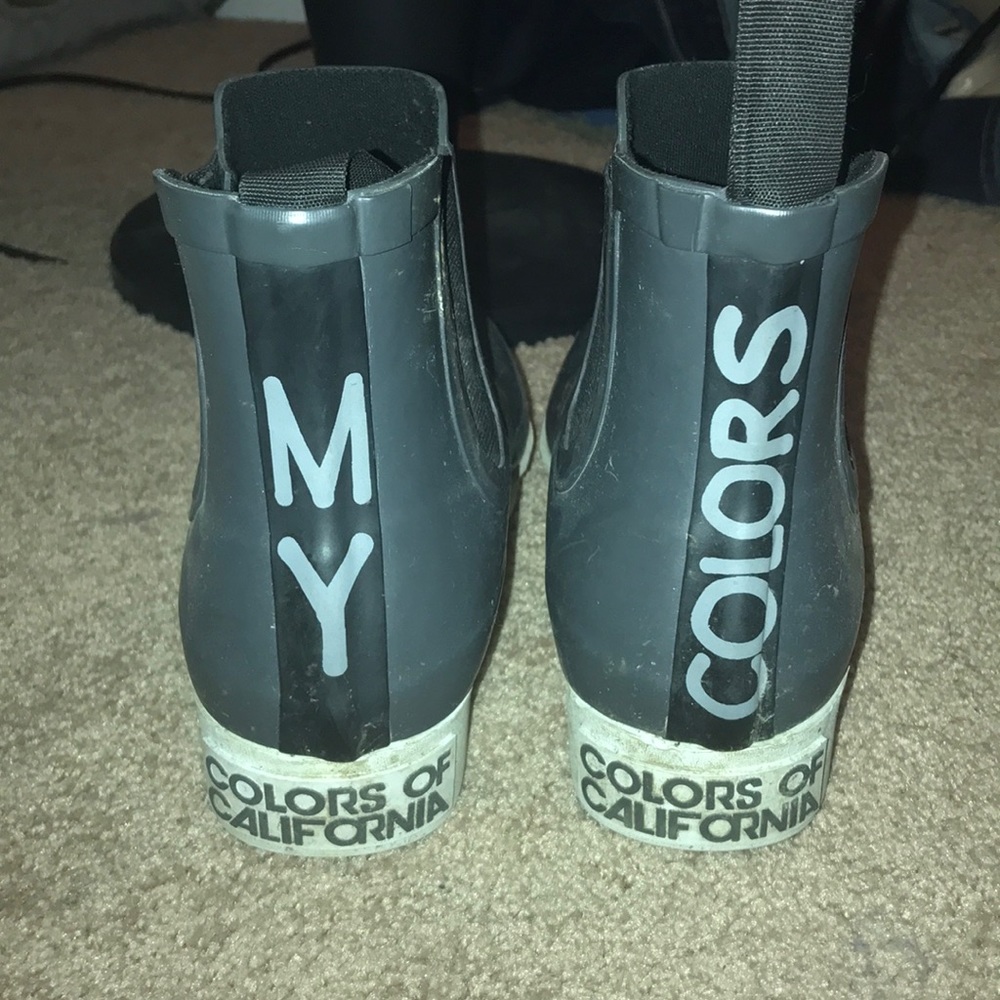Colors of California rain booties